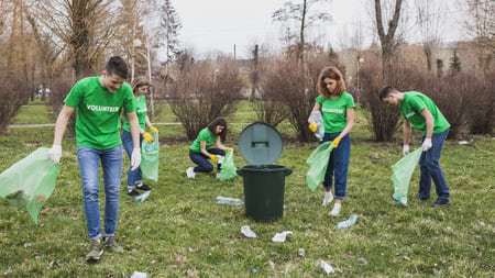 volunteer collecting garbage